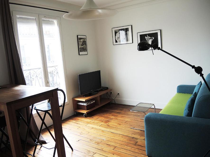 2 Pieces Avec Balcon Plein Sud Apartment Paris Exterior photo